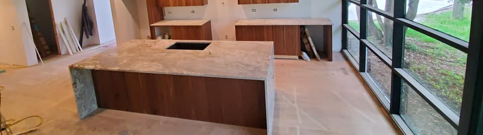 beautiful picture of a kitchen island with quartz countertops