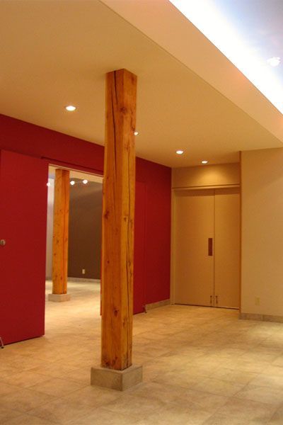 A room with red walls and a wooden pillar in the middle