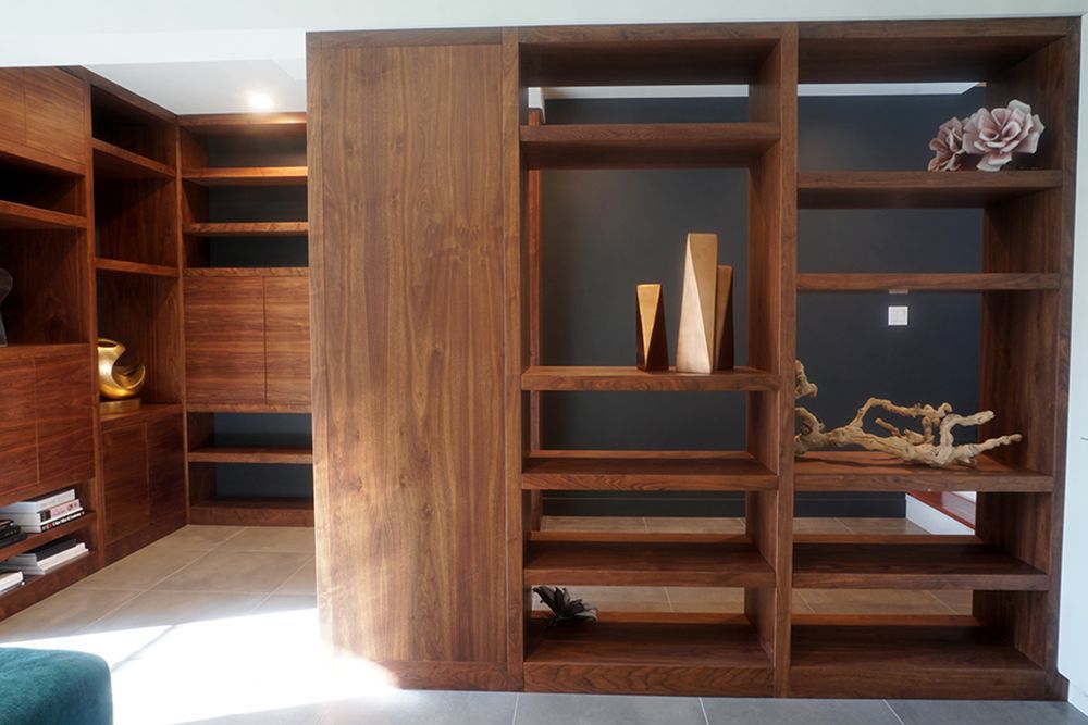 A living room with a lot of wooden shelves