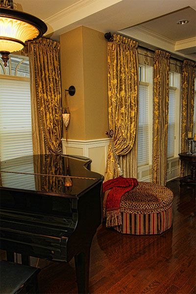 There is a piano in the middle of the room.