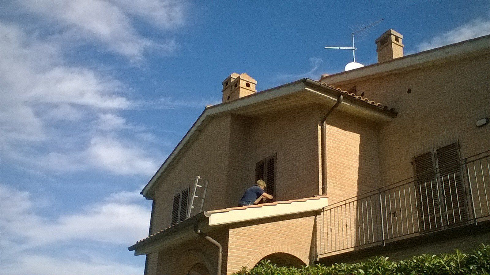 casa con infissi in acciaio COR-TEN