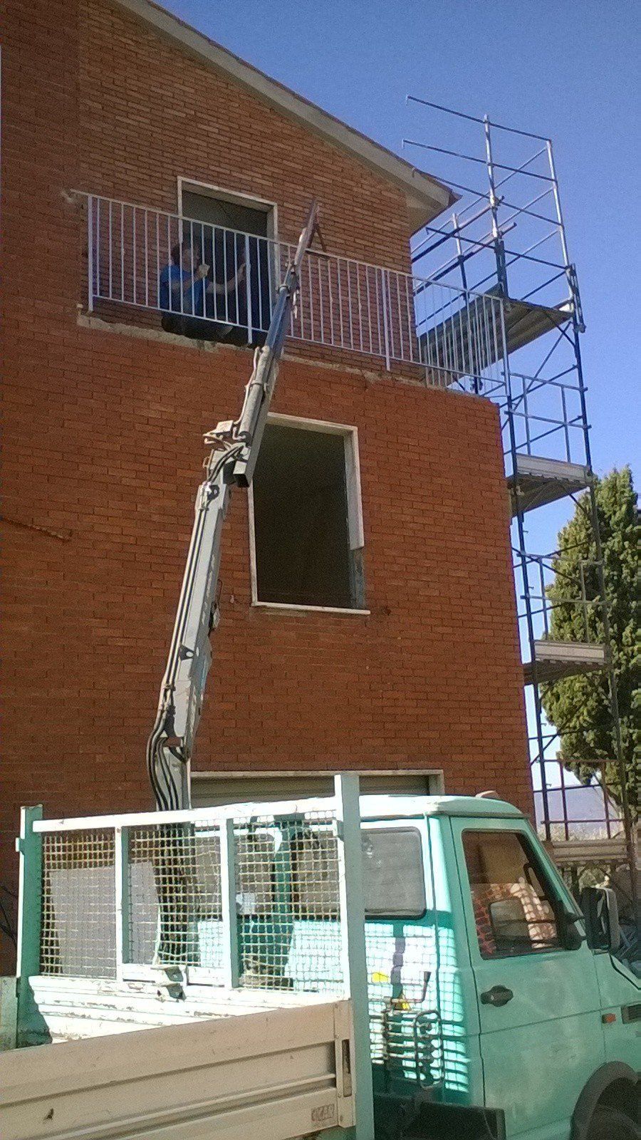 casa con ringhiera di ferro battuto