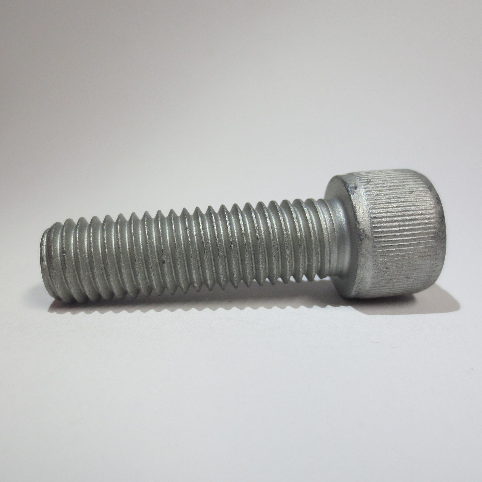 Zylinderkopfschraube mit Vollgewinde, Kopfrändelung, Stahl 12.9 verzinkt kaufen