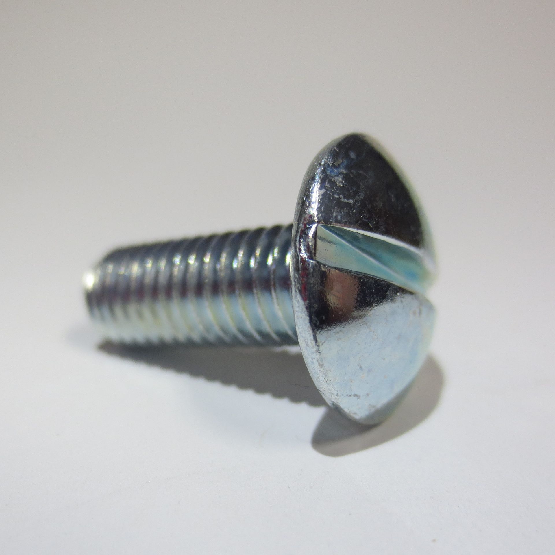 Becherschraube mit Schlitz, M 4 - M 8, in Stahl 4.8 verzinkt oder Edelstahl A 2