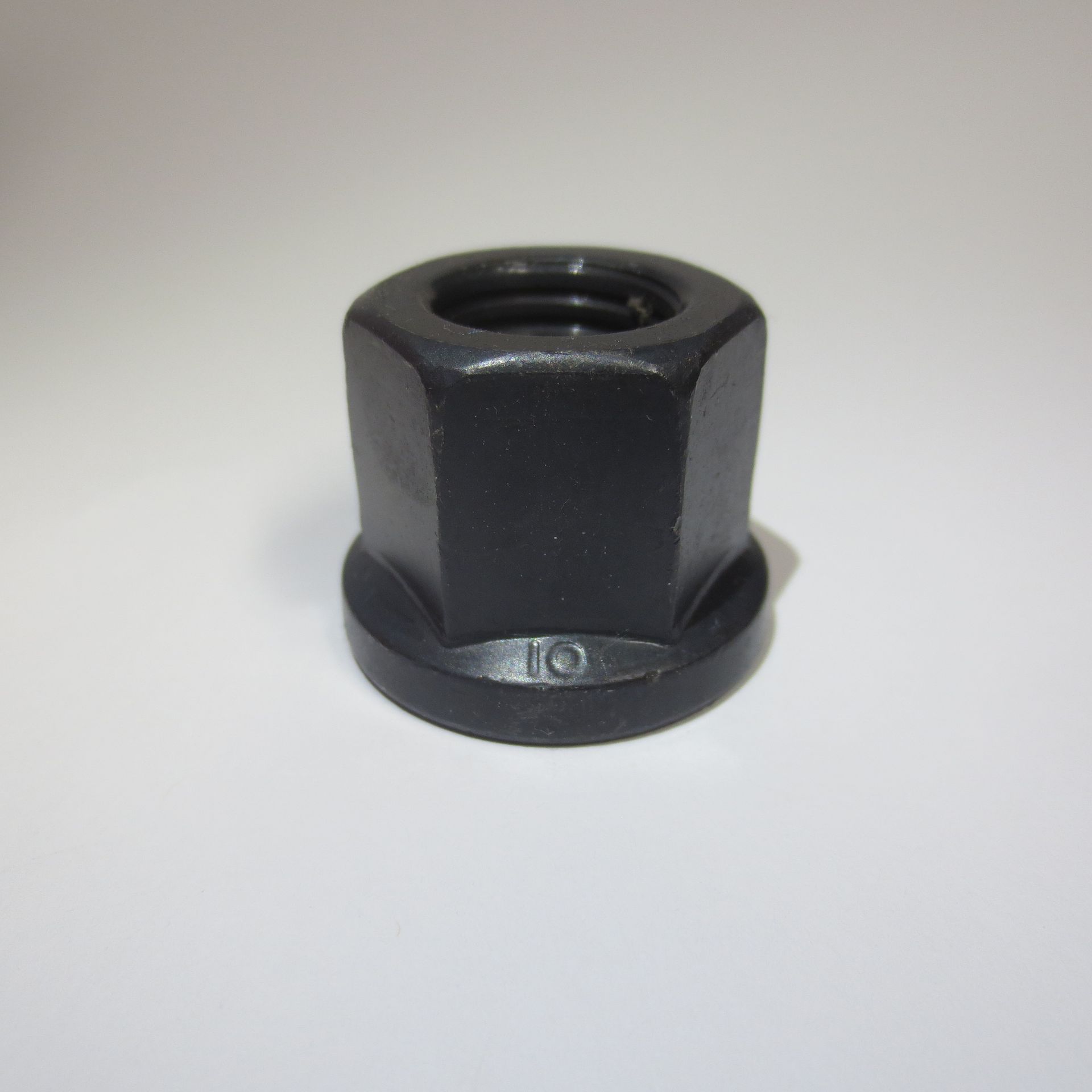 DIN 6331: Sechskantmutter mit Bund, Höhe 1,5d, auch in Feingewinde, M 6 - M 36,
in Stahl Güte 10 (blank oder verzinkt) oder Edelstahl A2