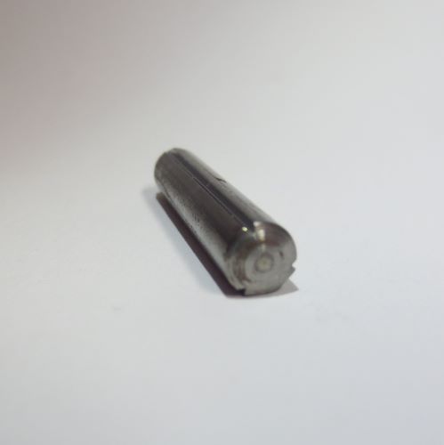 DIN 1473: Zylinderkerbstift
Ø 1 mm - 8 mm
in Stahl blank, Edelstahl A2, auch einzelne Abmessungen in Messing