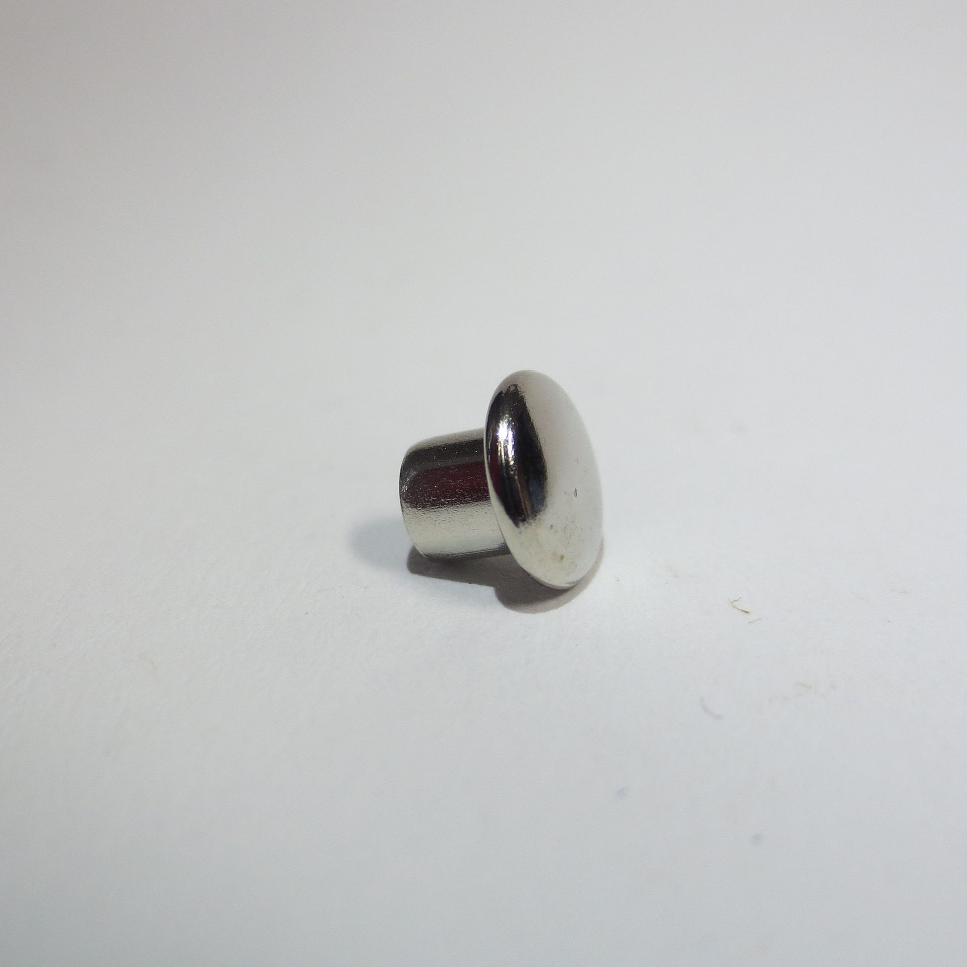 für Stoffe, Leder und für Verzierungen: Hohlnieten zweiteilig Form A, Stahl vernickelt optisch besonders ansprechend