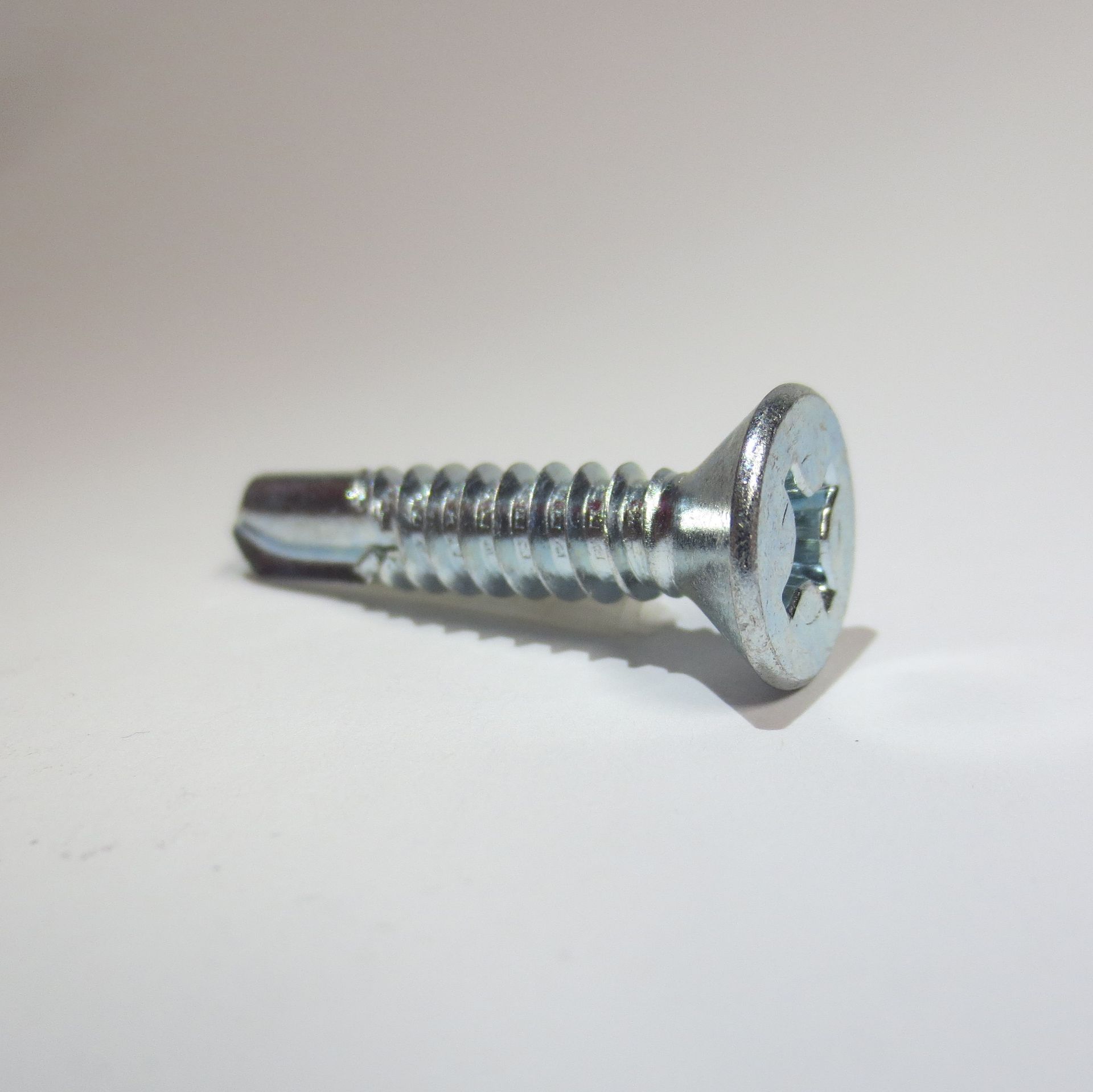 ISO 7504 P: Bohrschraube mit Senkkopf in Form H, (O/P) ISR und auch mit Bohrspitze und Flügeln, 
Ø 2,9 mm - 6,3 mm
in Stahl verzinkt