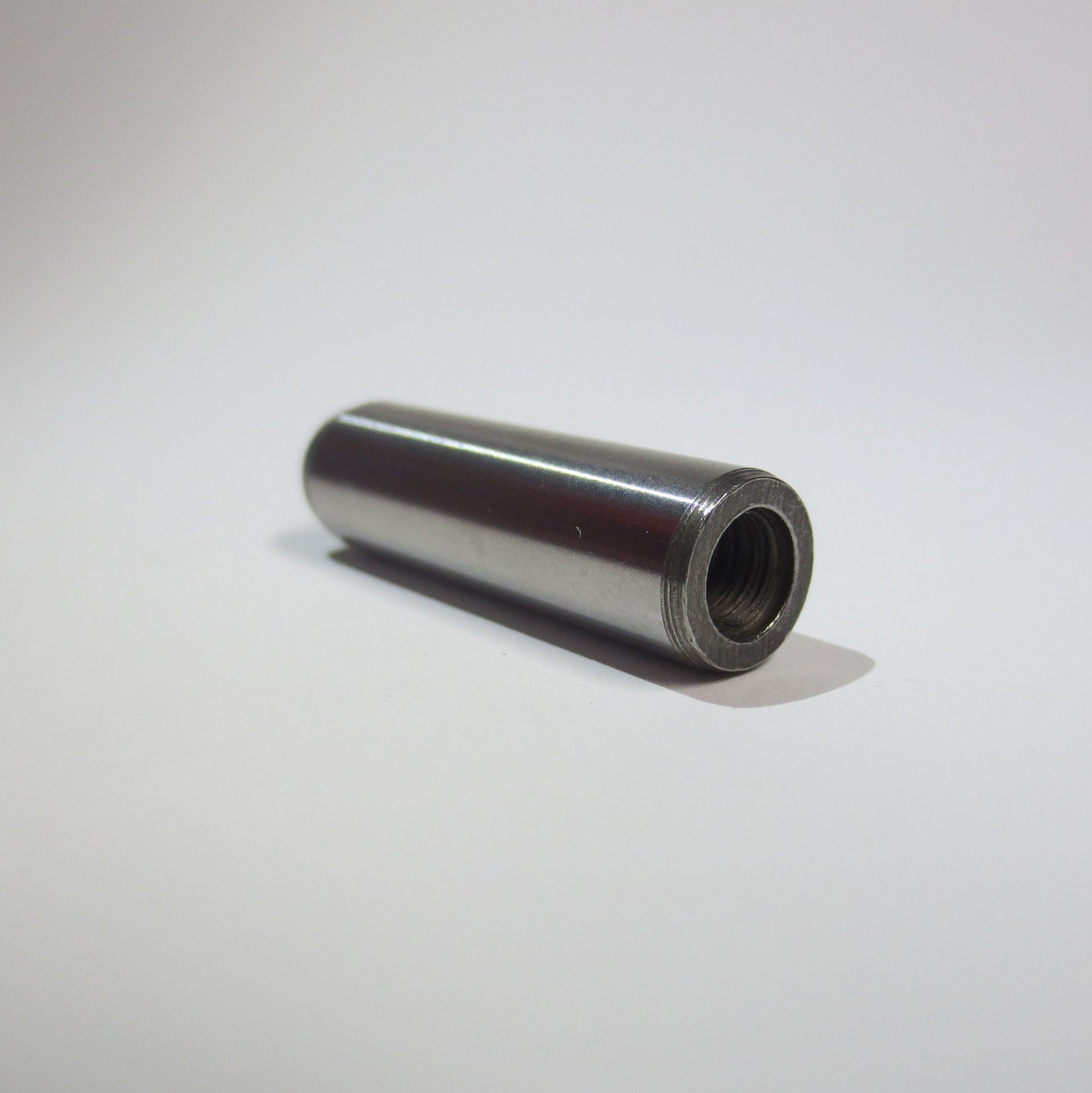 DIN 7979, Zylinderstifte mit Innengewinde, Form D = gehärtet
Passung m6, auch Passung h6
Ø 3 mm - 20 mm
in Stahl und Edelstahl 