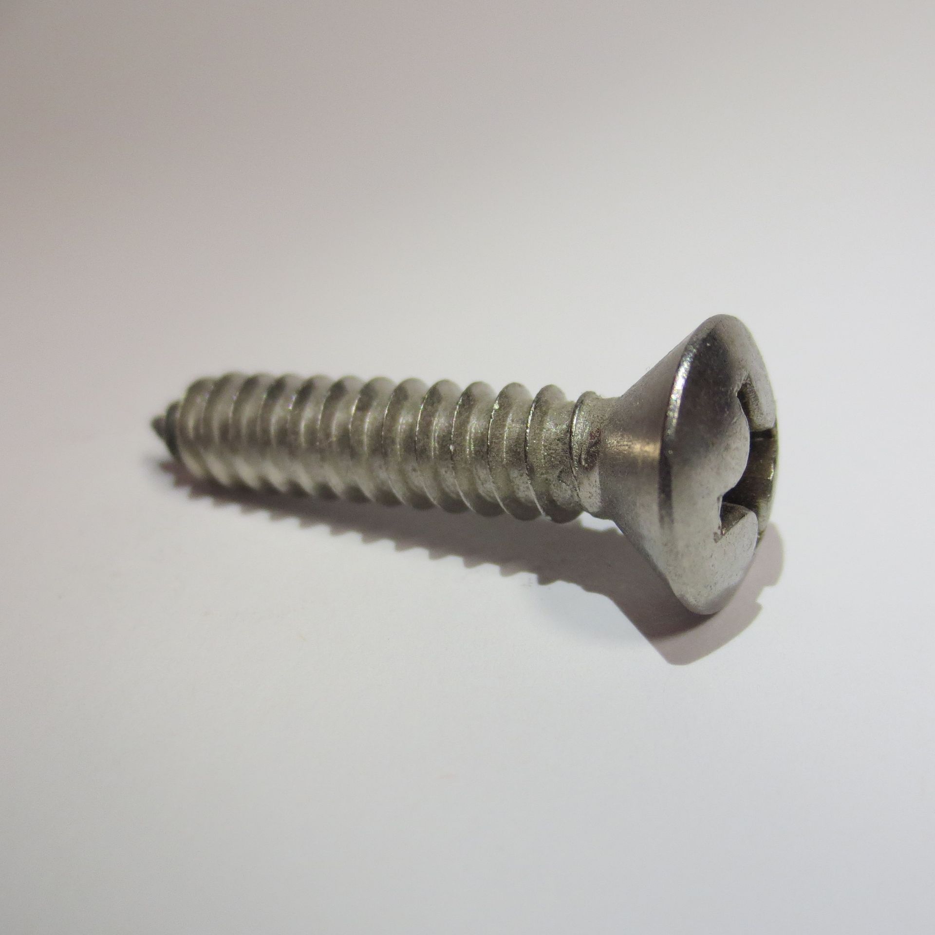 DIN 7983: Linsen-Senk-Blechschraube in Form C-H, Form C-Z und Form F-H und ISR
Ø 2,2 mm - 6,3 mm
in Stahl verzinkt und Edelstahl A2 und A4
(weitere Varianten auf Anfrage)