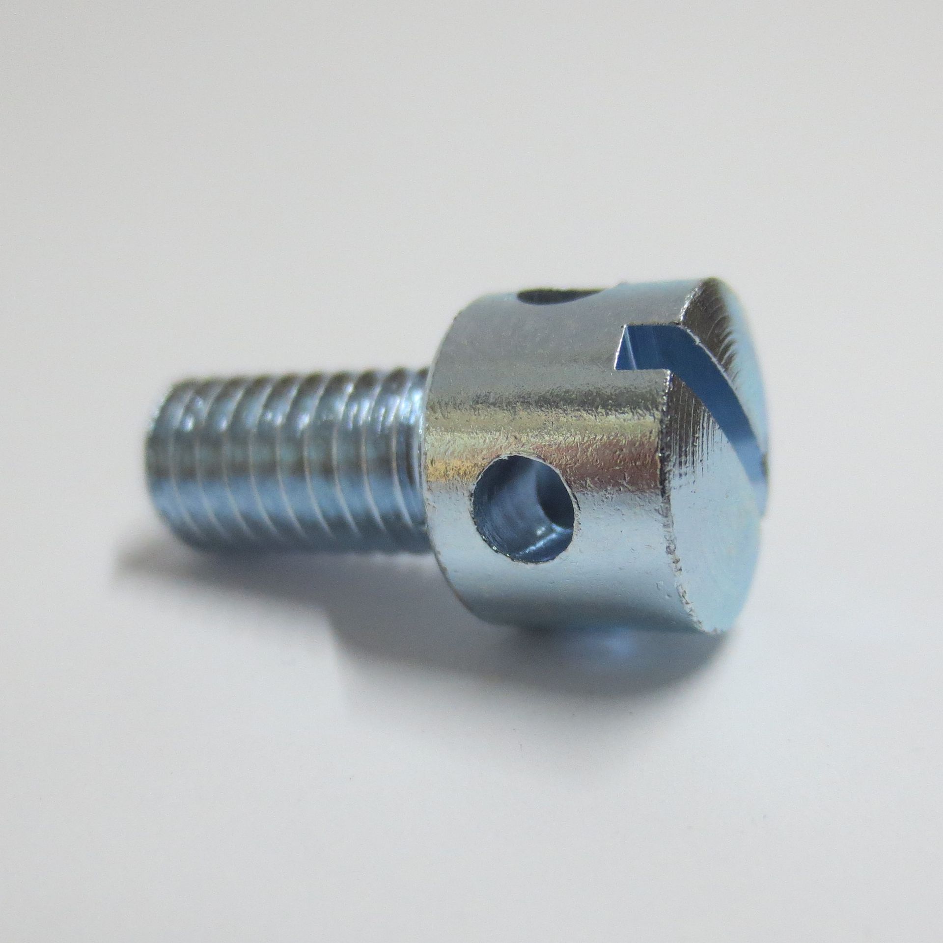 DIN 404 Kreuzlochschraube
M 2 - M 6 in div. Längen
in Stahl verzinkt und Edelstahl A1