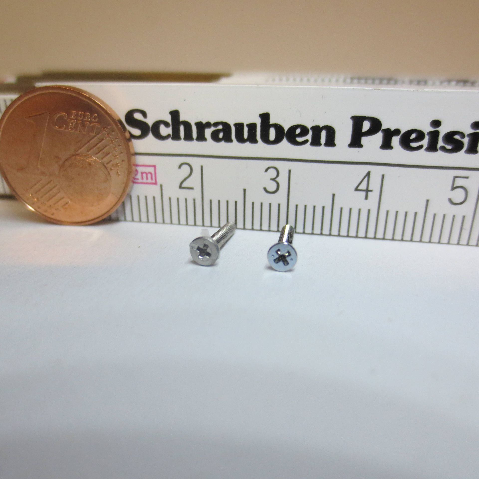 Ein Lineal mit dem Wort Schrauben darauf