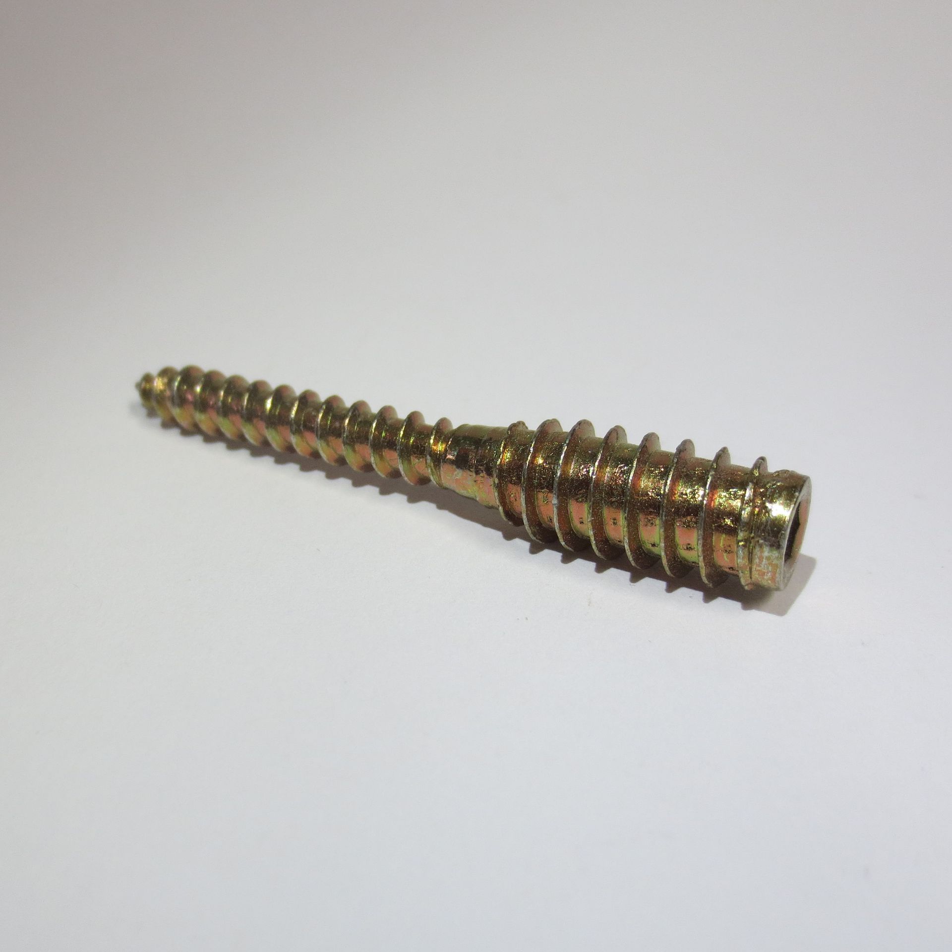 Distanzschraube mit Innensechskant, Holzmontage, Unterkonstruktion bei unebenen Untergründen
