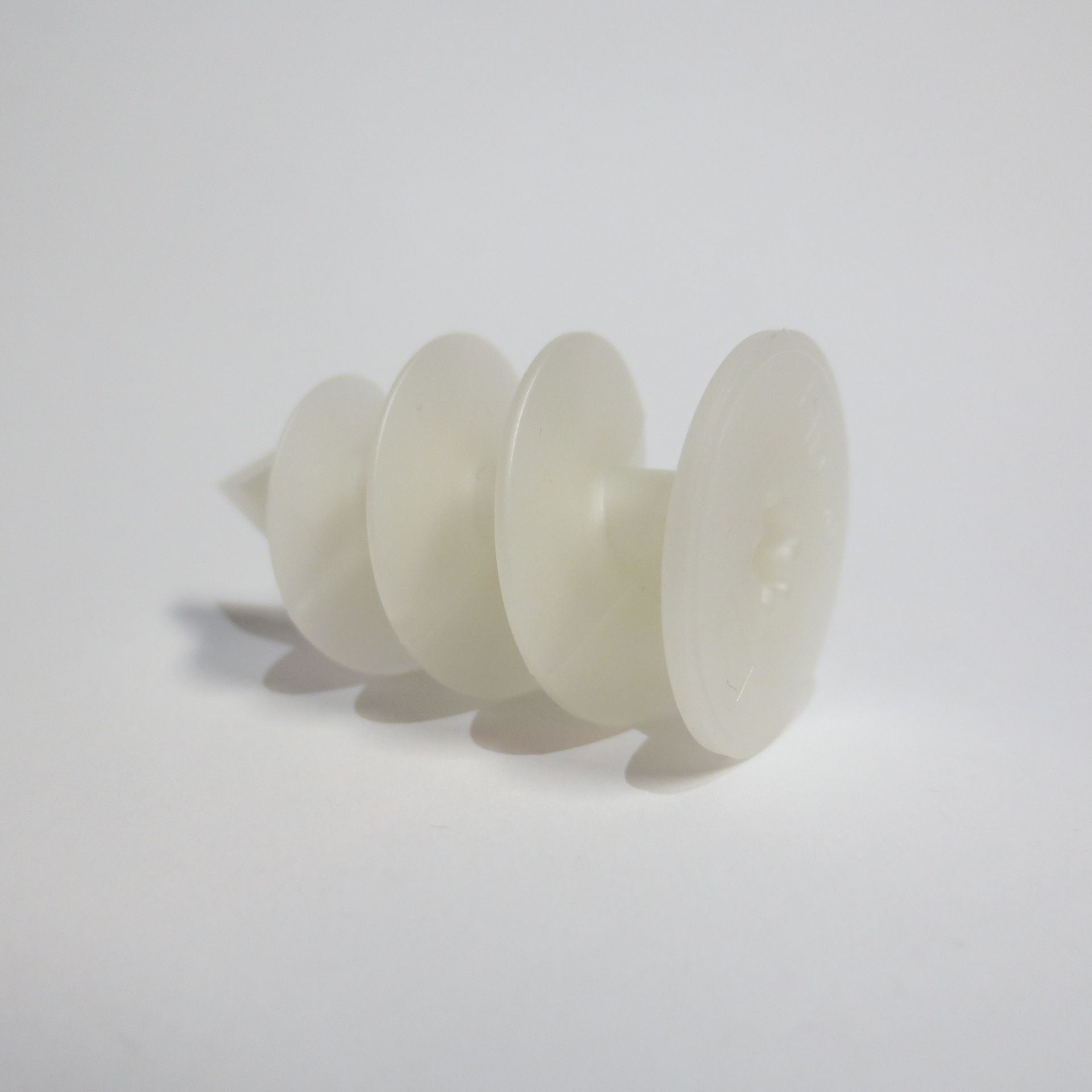 Montage an der gedämmten Hauswand, Montage Briefkasten, Montage Hausnummernschild
