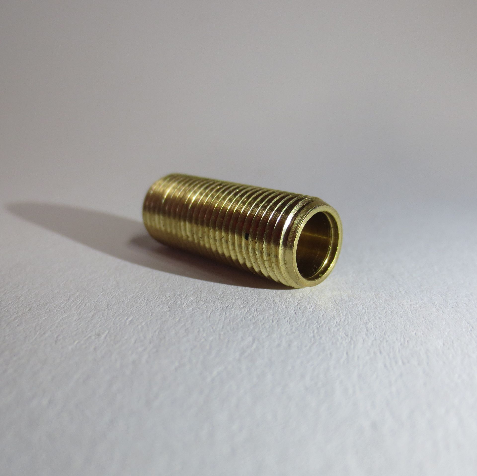 Gewinderohr, M 10 x 1 x div. Längen
Wandung 1,25mm
Messing blank und gelb verzinkt