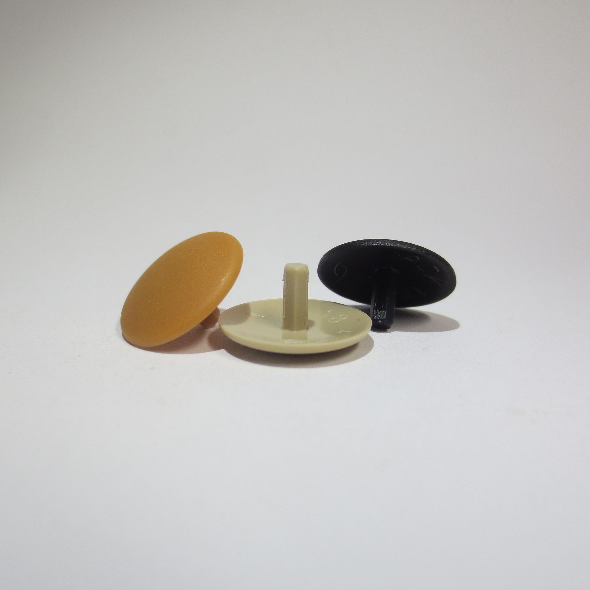 Restposten Abdeckkappen Ø 18 mm braun, beige, schwarz für Innensechskant 