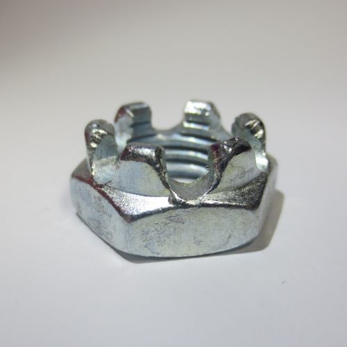 Kronenmutter flache Form, 
M 6,12, 24, auch in Feingewinde, 
in Stahl 17 H und Edelstahl A2