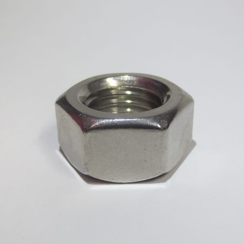 Sechskantmuttern nach DIN 934, metrisches Gewinde, auch Feingewinde und Linksgewinde, M 1 - M 52, in Stahl (Güte 6, 8, 10, 12), blank oder verzinkt bzw. feuerverzinkt, vernickelt, brüniert, Edelstahl A2 und A4, Messing (blank und vernickelt), Alu, Titan, Poly, Kupfer