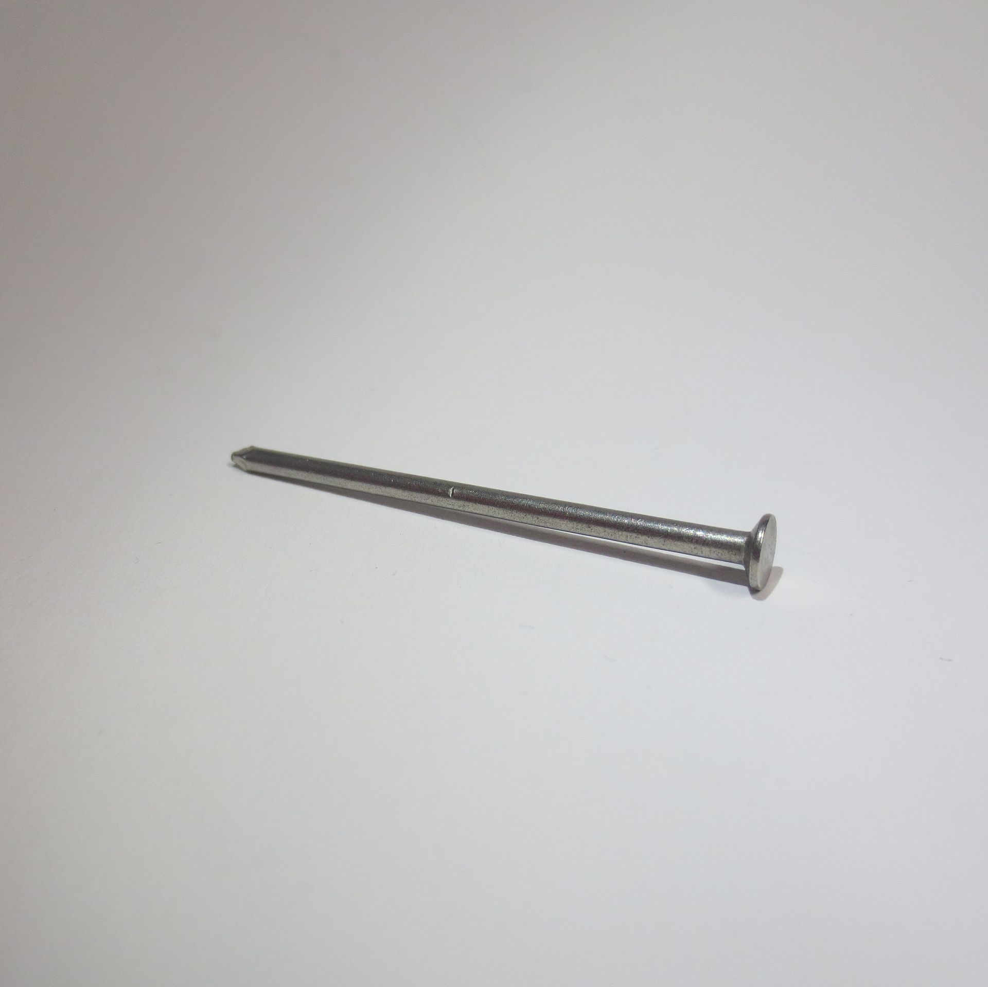 Drahtnägel aus Stahl blank Zentrum von München Viktualienmarkt