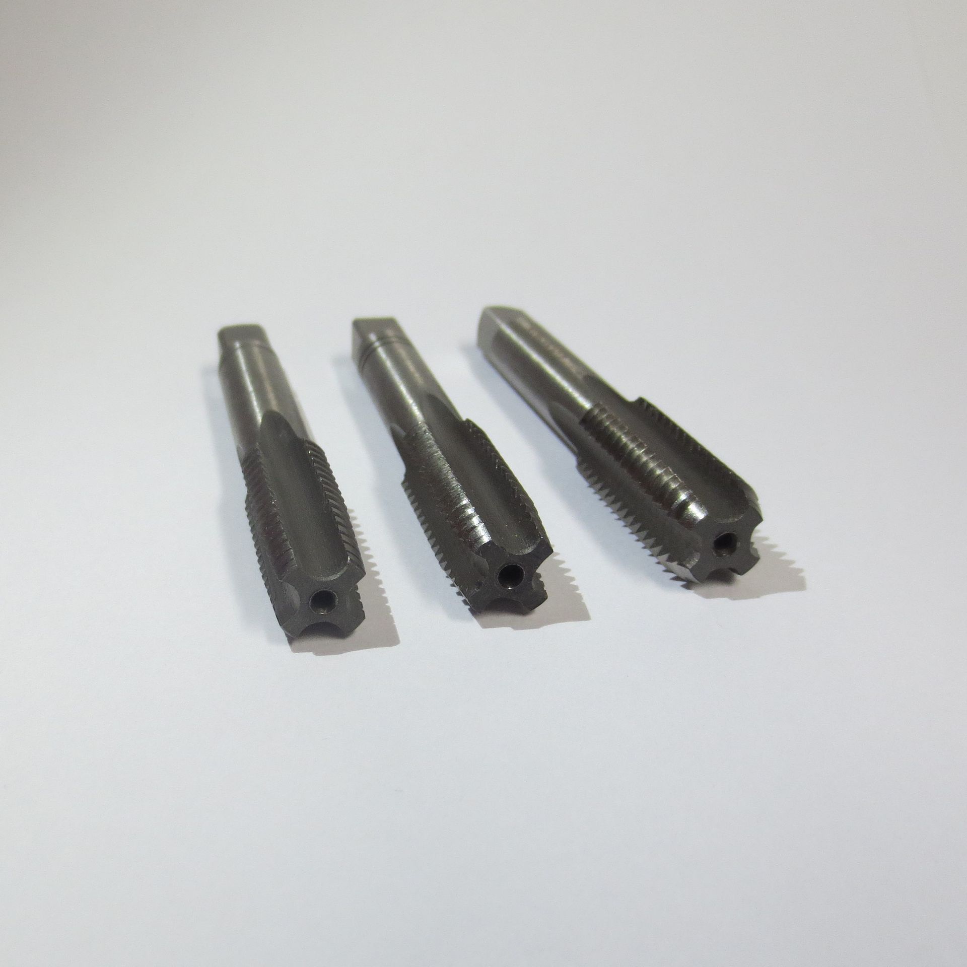 Handgewindebohrer-Satz 3-tlg., HSS- G für Durchgangs- / Sacklochgewinde
für M 2 - M 16