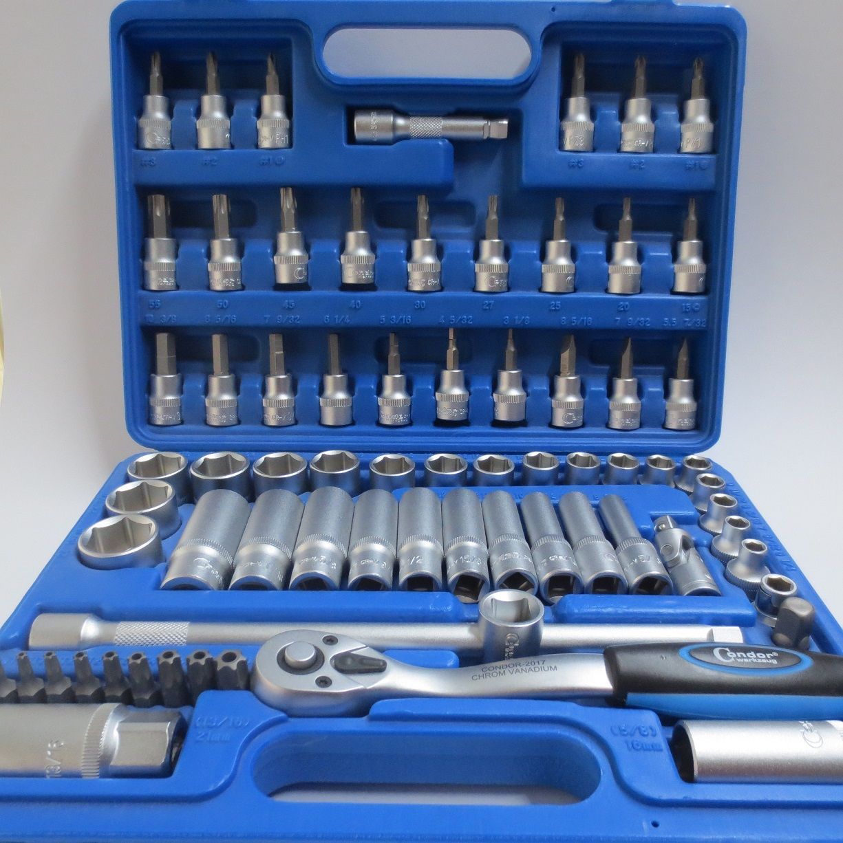 Zoll-Steckschlüsselkoffer, 71 - teilig: 
6-kant zöllig, Innensechskant zöllig, T-Profil, T-Profil SLB, Schlitz zöllig, Kreuz PH, Kreuz PZ, Zündkerzen-Einsätze SW: 1/4-15/16