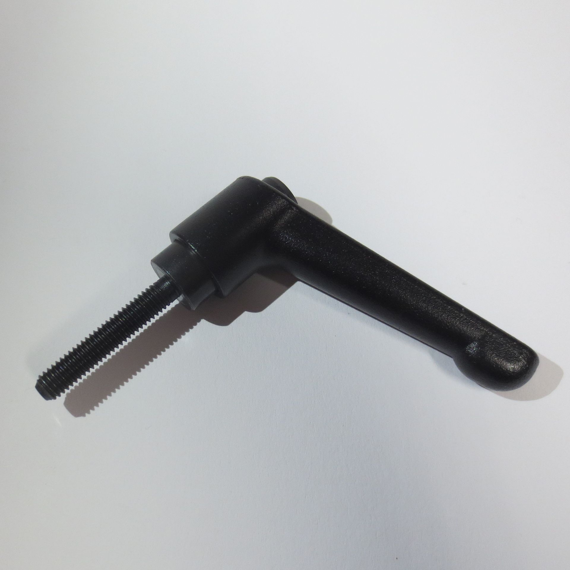 Verstellbarer Klemmhebel, Zink-Druckguss, schwarz RAL 9005,  Schraube Stahl brüniert,
bricht nicht so leicht, da Vollmetallvariante
M 4 - M 16 in verschiedenen Varianten 