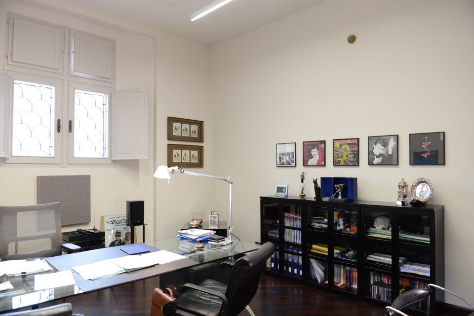 Ufficio con scrivania