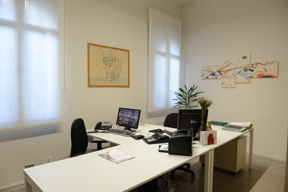 Scrivania e computer