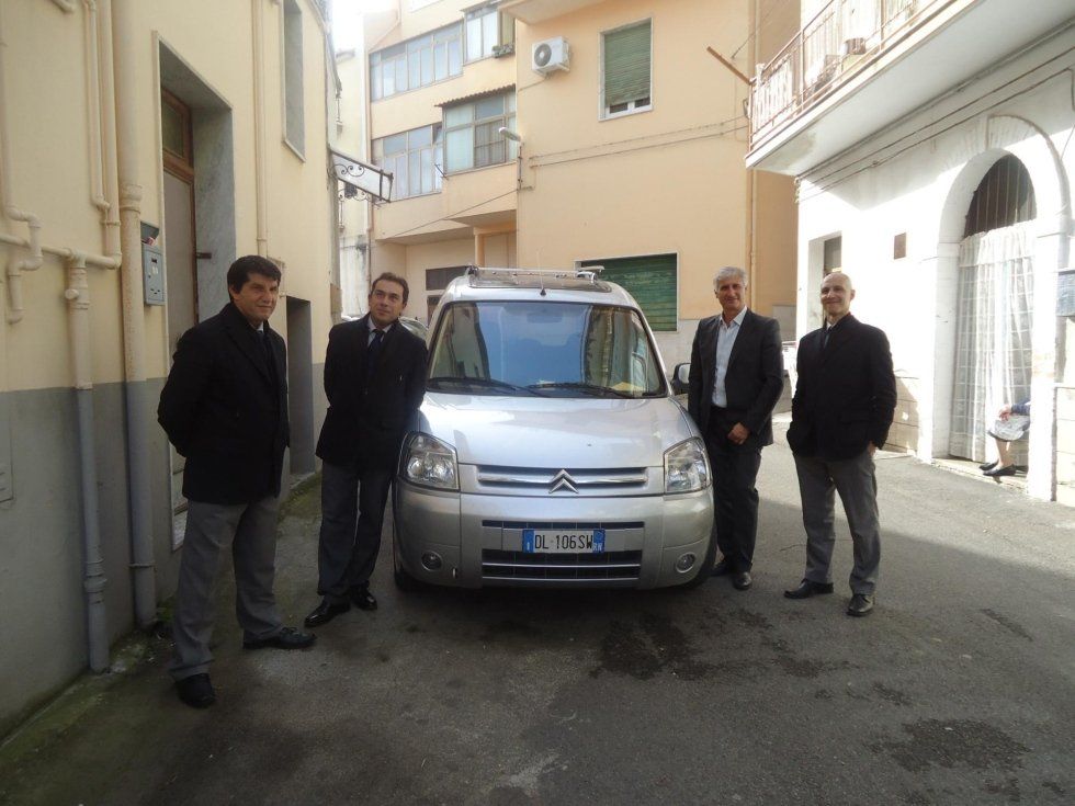 carro funebre con necrofori