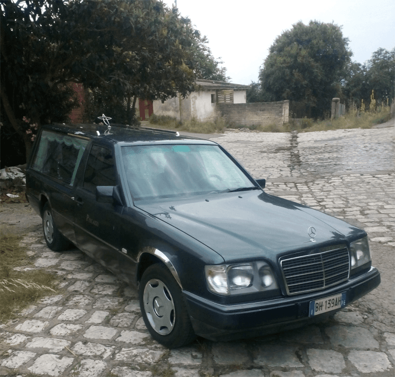 vecchio modello di carro funebre