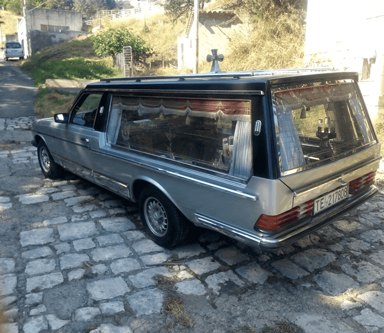 veicolo a motore per il trasporto salme