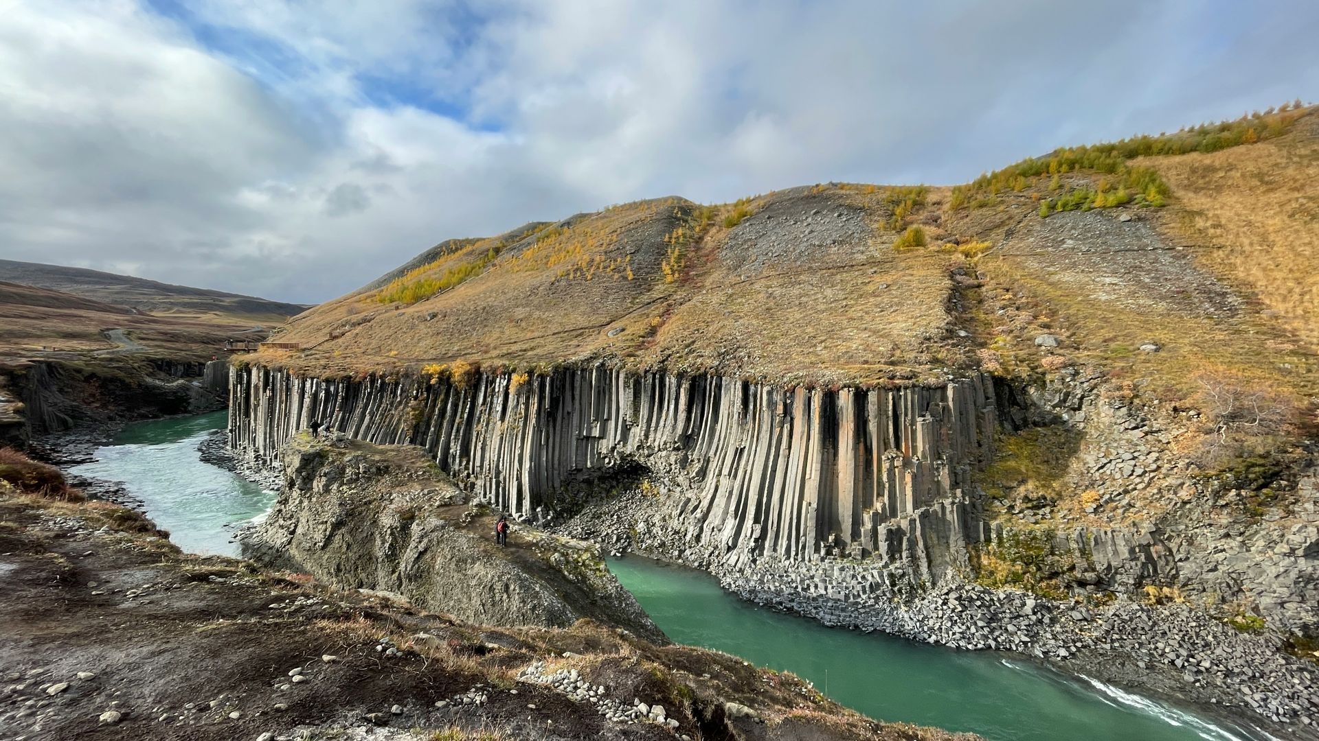 Stuðlagil Canyon with columnar basalt walls and turquoise river. Iceland.