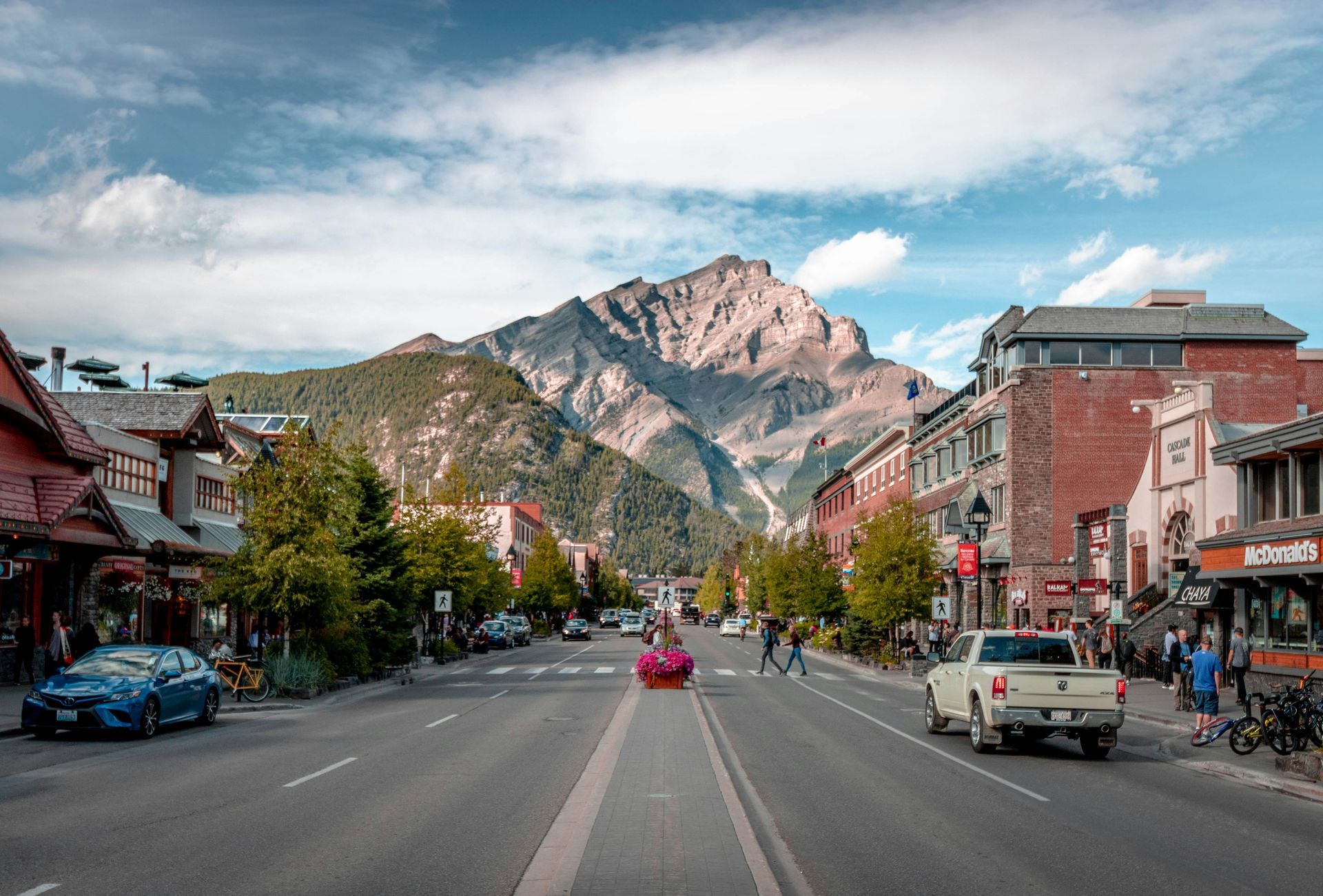A street in a small town with a mountain in the background in Jasper, Canada.