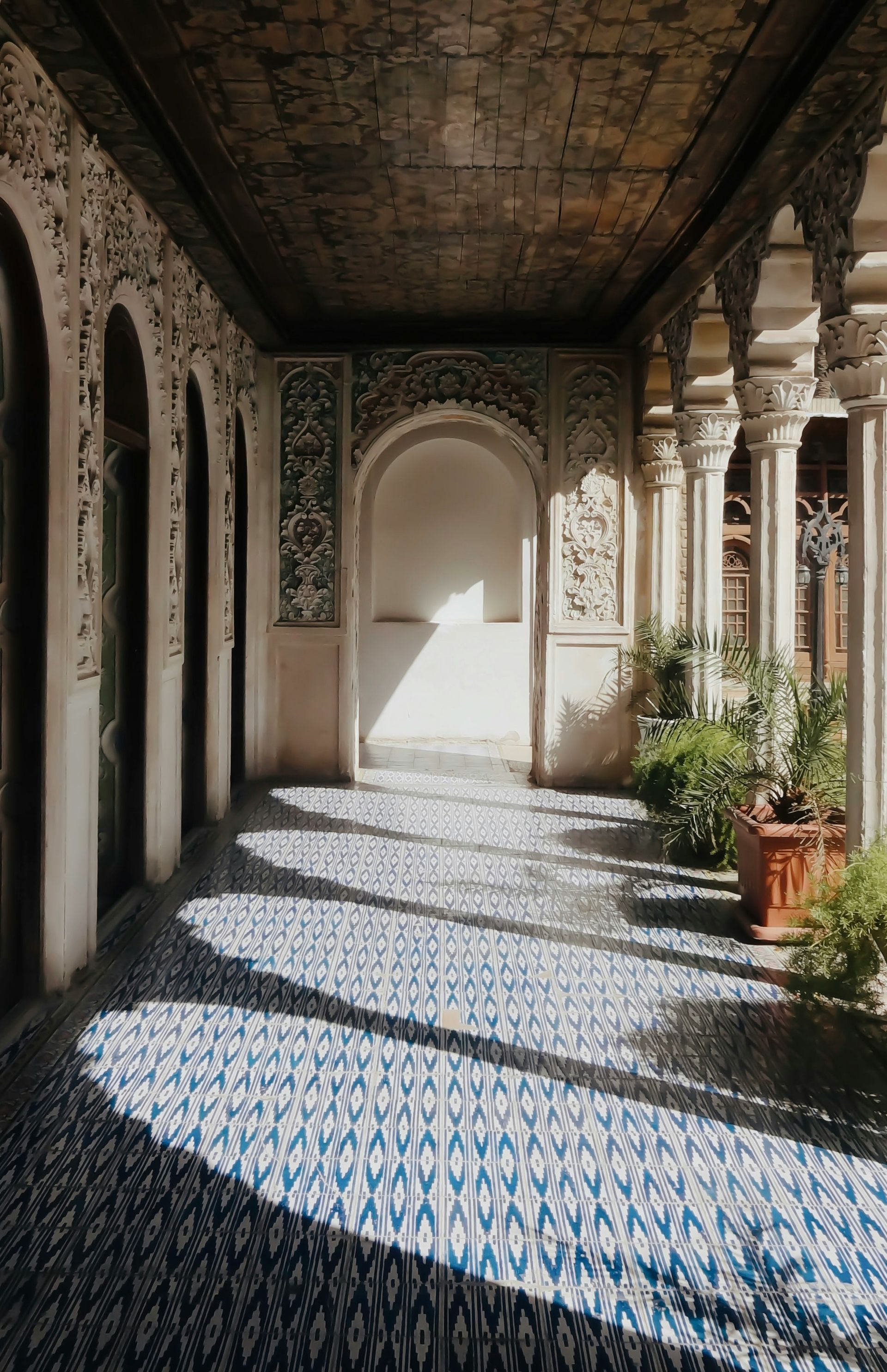 A long hallway with columns and arches in a Riad in Morocco.