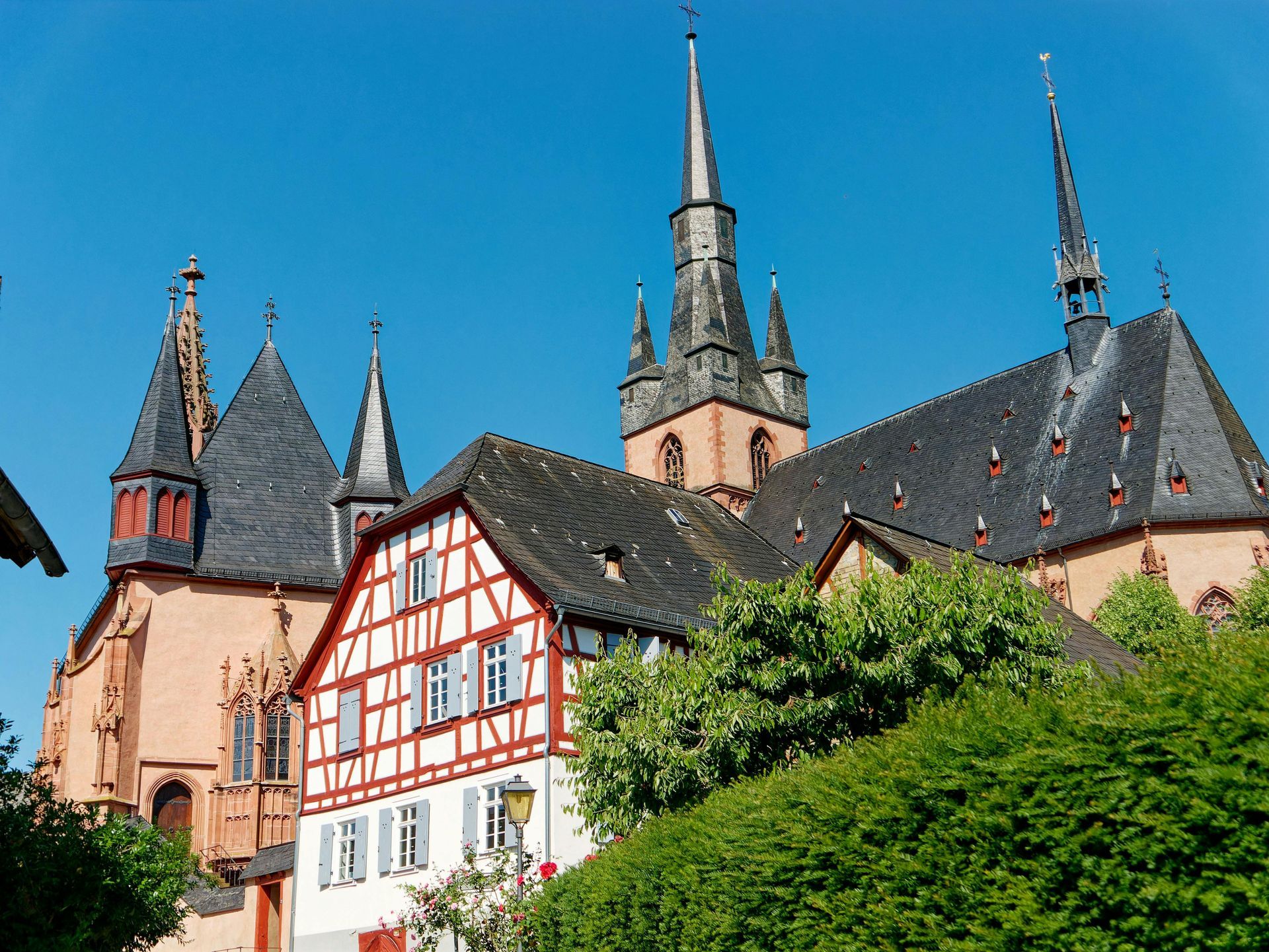 A church with a steeple and a castle in the background in Frankfurt.