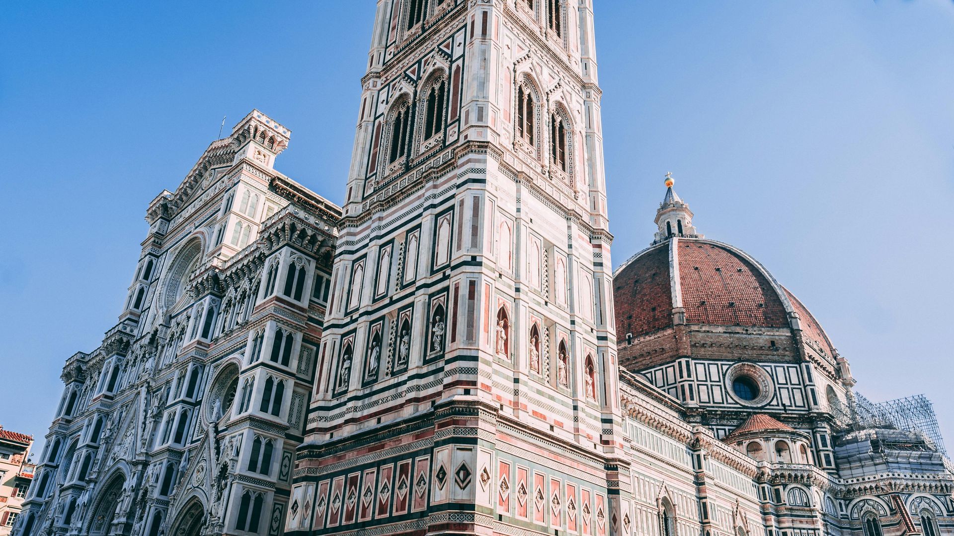 A large building with a dome on top of it in Florence, Italy.