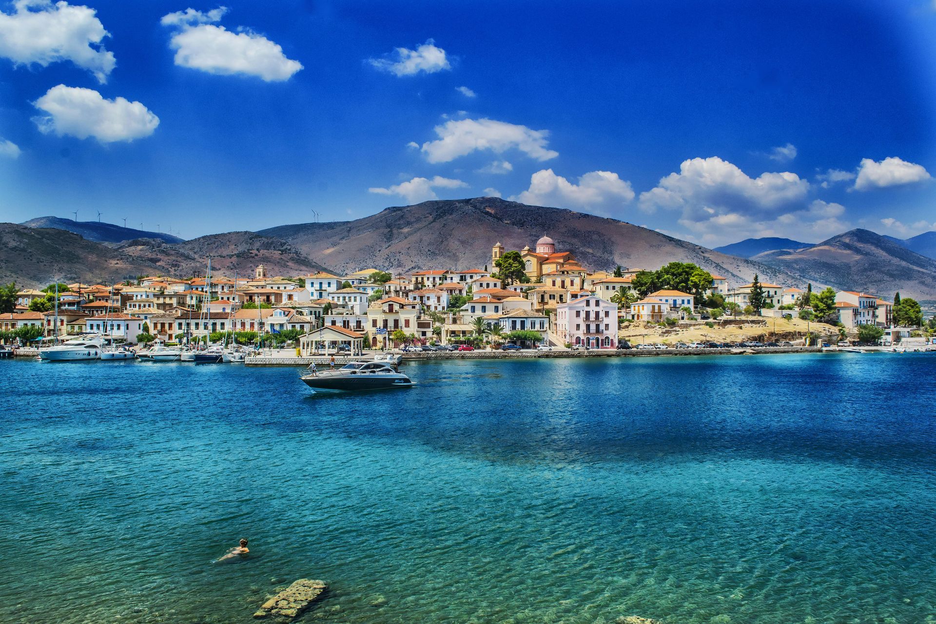 A small town is sitting on the shore of the Mediterranean.