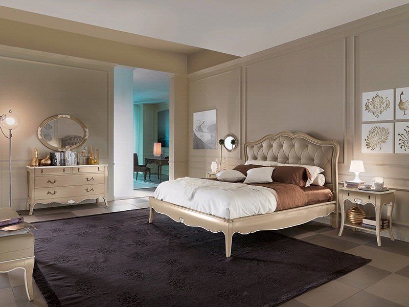 camera da letto matrimoniale dallo stile classico