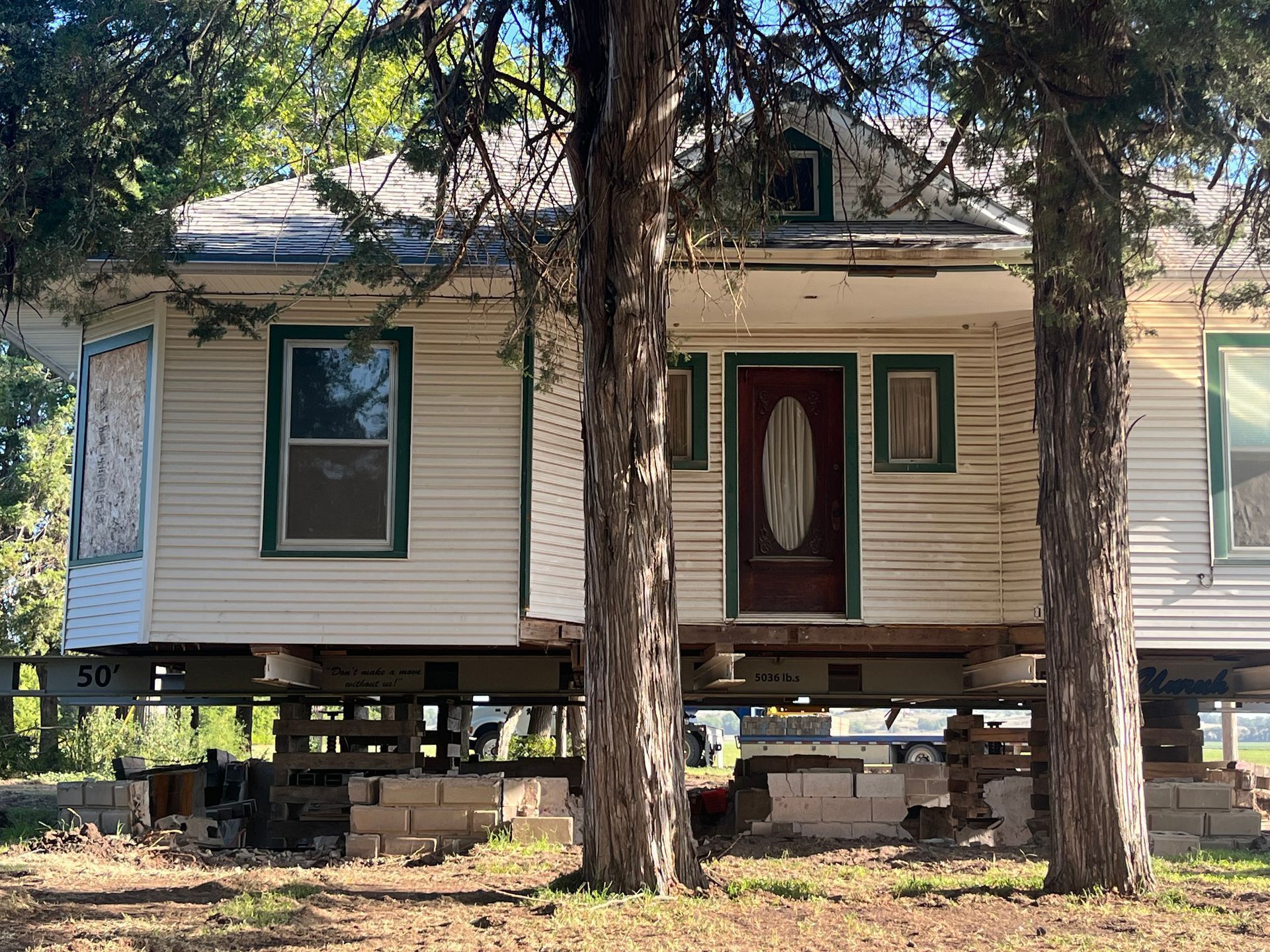 House lifting with Unruh House Moving in Kansas