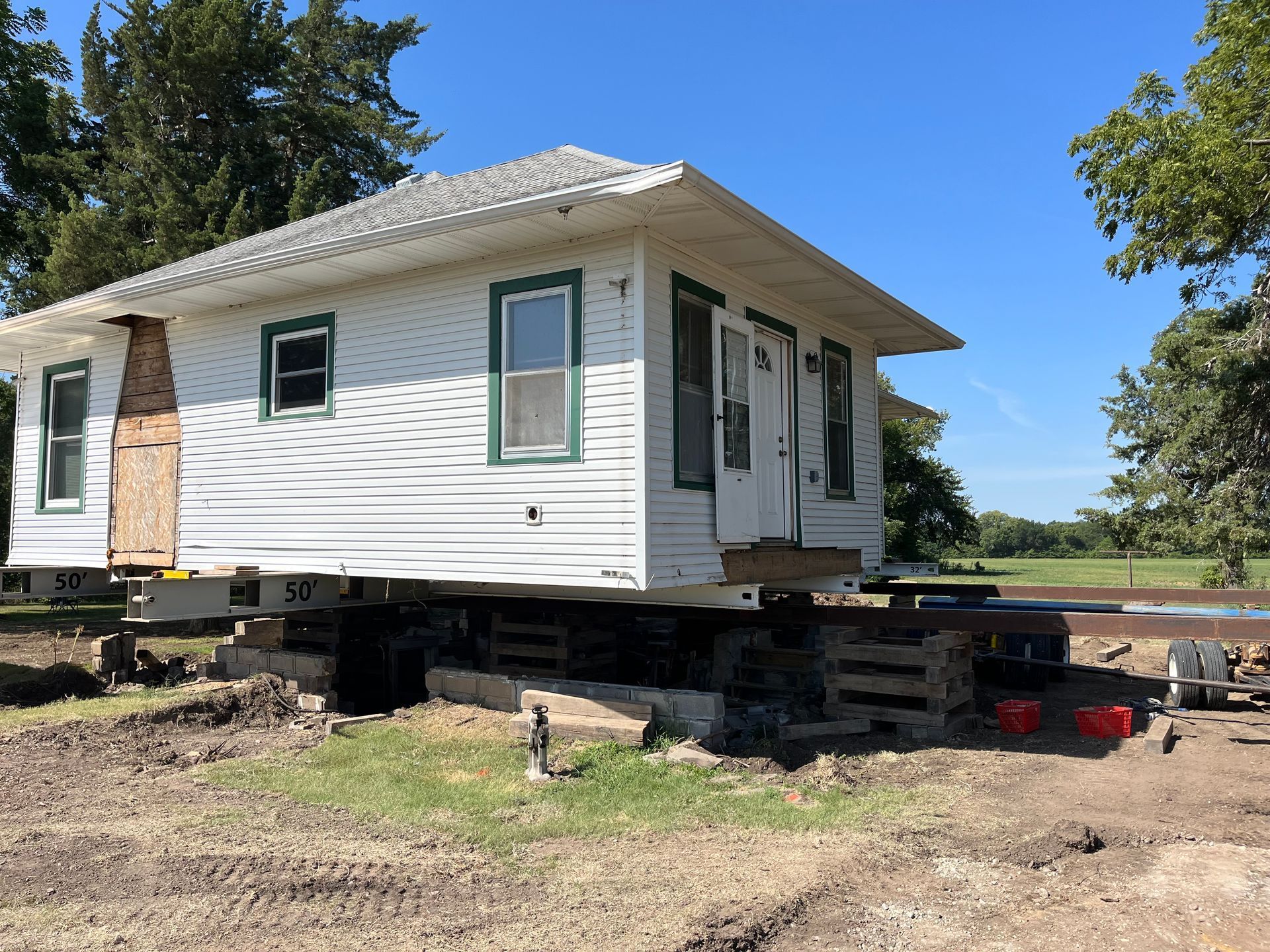 House lifting with Unruh House Moving in Kansas