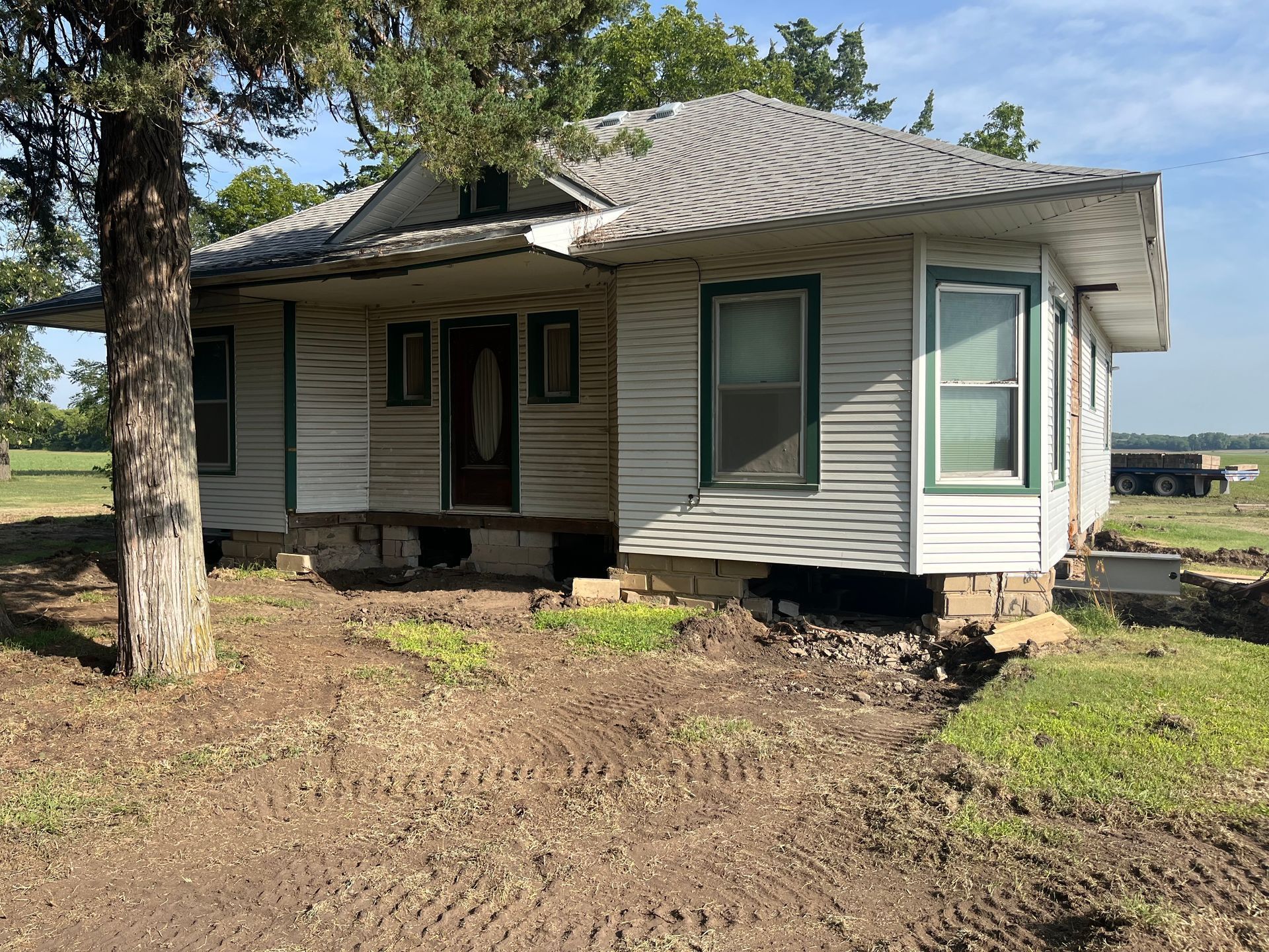 House lifting with Unruh House Moving in Kansas