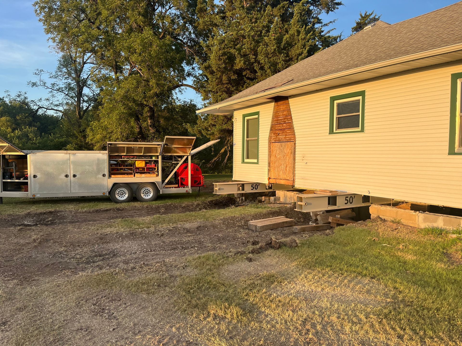 House lifting with Unruh House Moving in Kansas