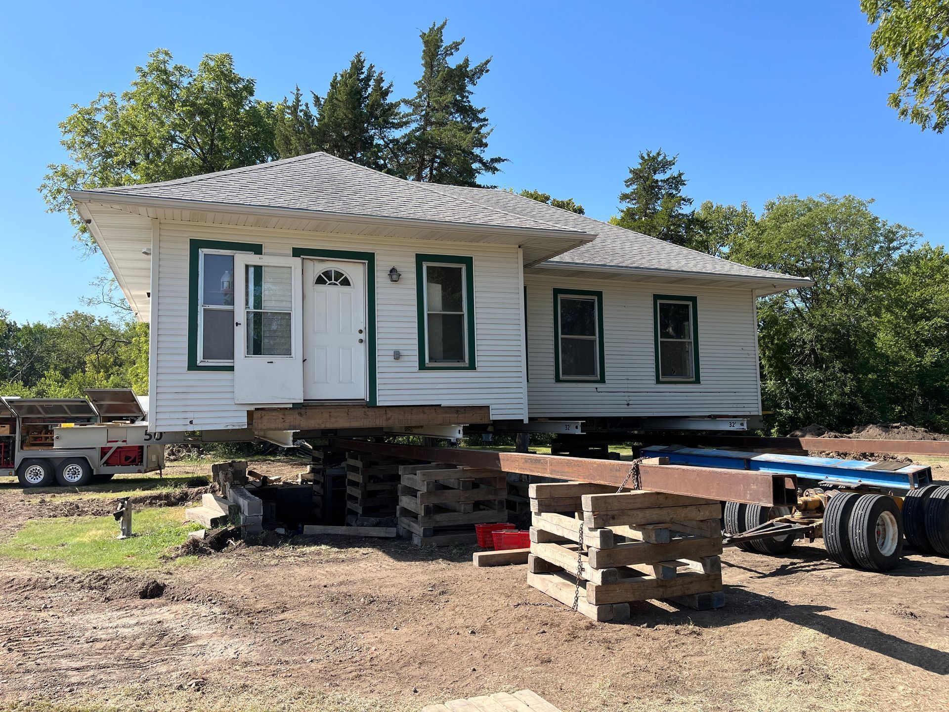 House lifting with Unruh House Moving in Kansas