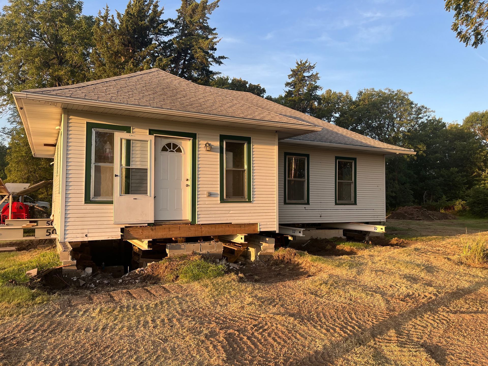 House lifting with Unruh House Moving in Kansas