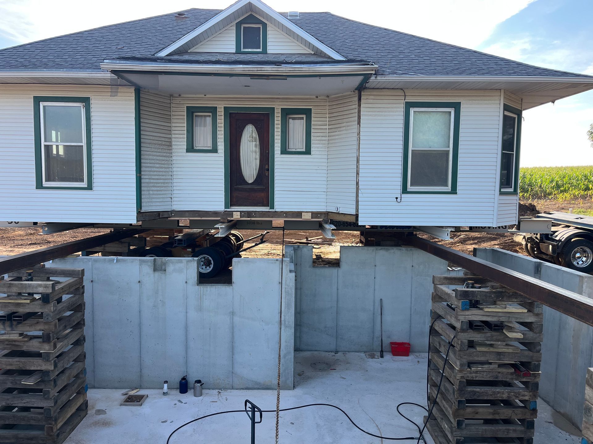 House lifting with Unruh House Moving in Kansas