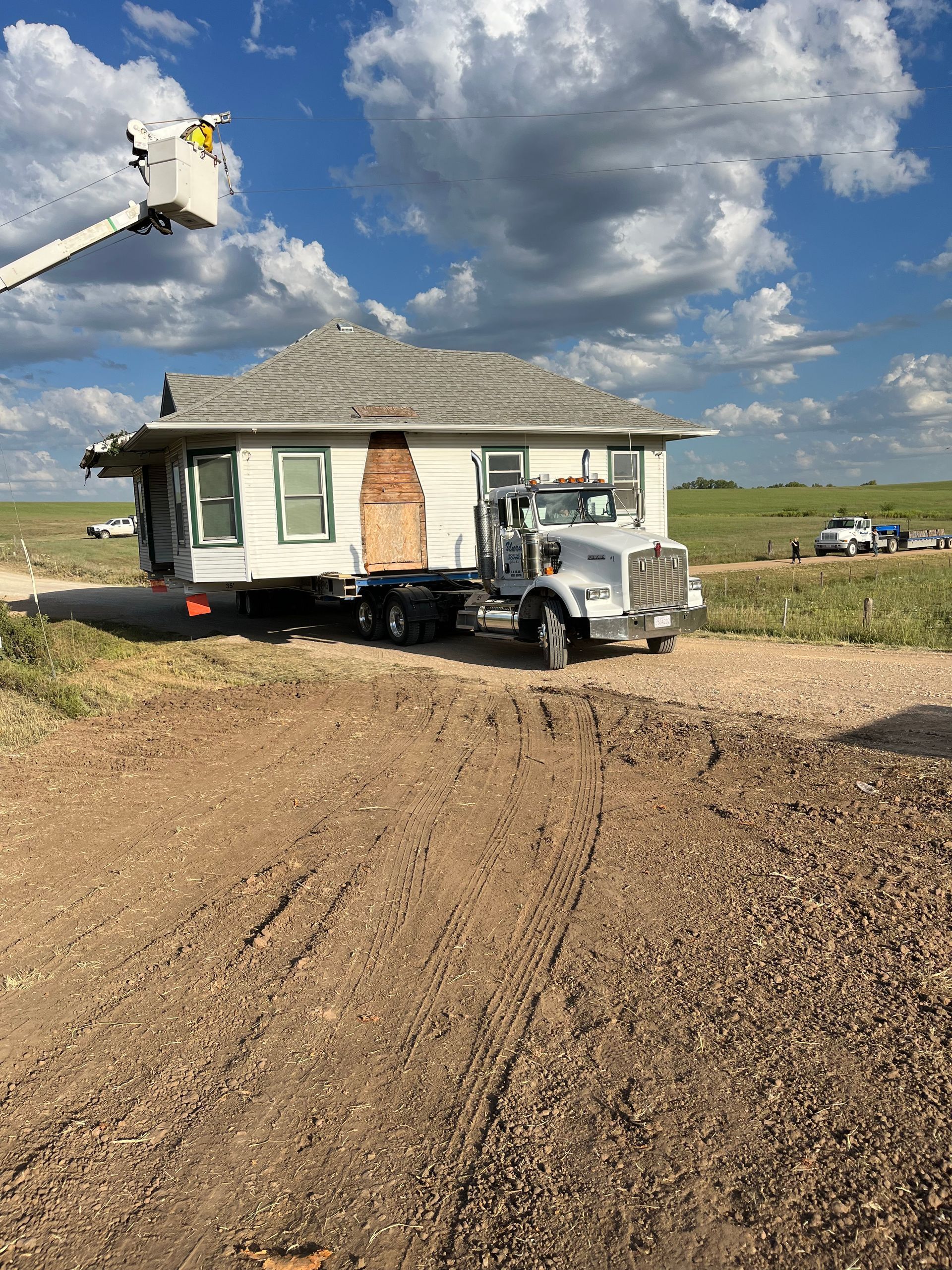 House lifting with Unruh House Moving in Kansas