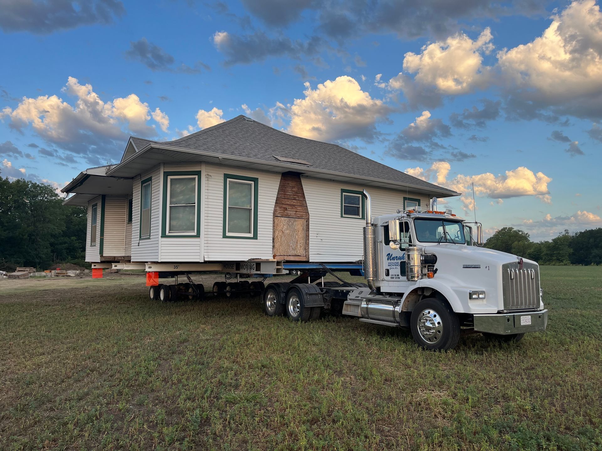 House lifting with Unruh House Moving in Kansas