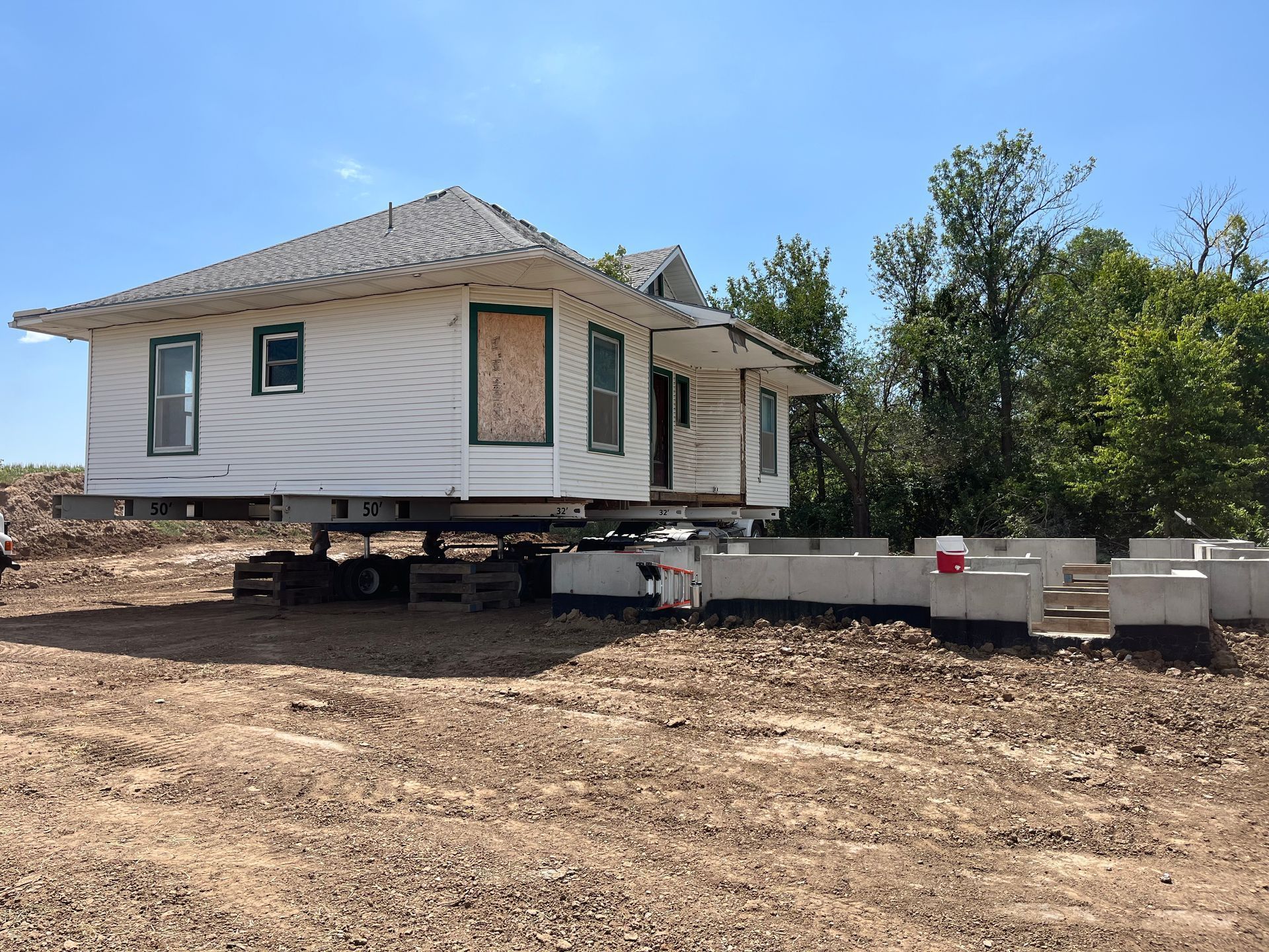 House lifting with Unruh House Moving in Kansas
