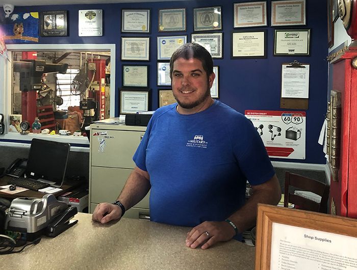 Receptionist at the desk | Military Brake & Alignment Services Inc.