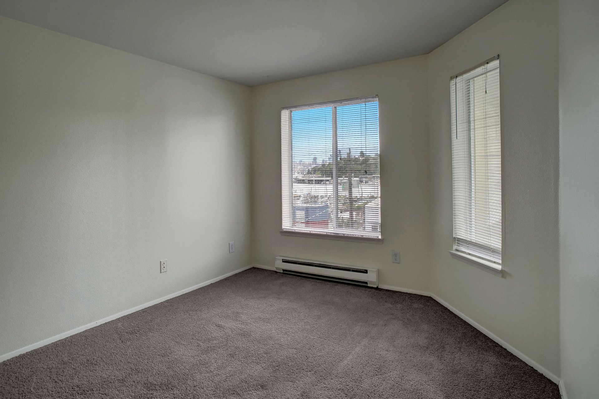 St James Tower Bedroom Apartments in Seattle, WA